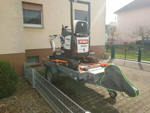 Bobcat E10z Mini Excavator with Trailer and Buckets 1T